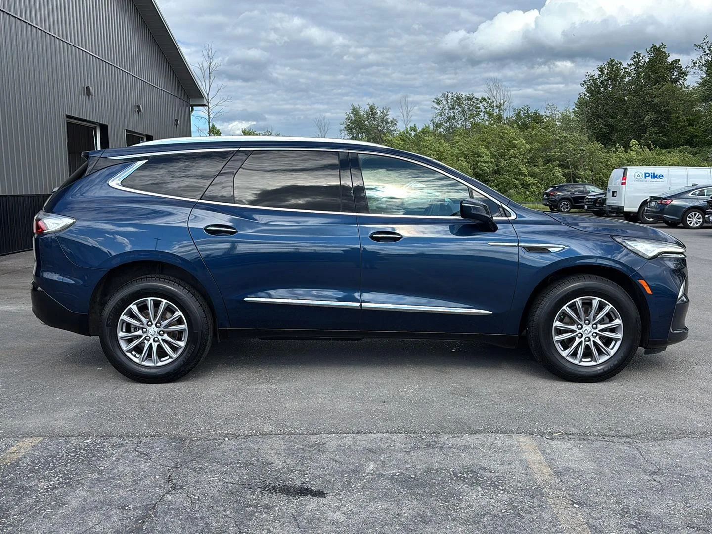 Used 2024 Emperor Blue Metallic Buick Essence image 2