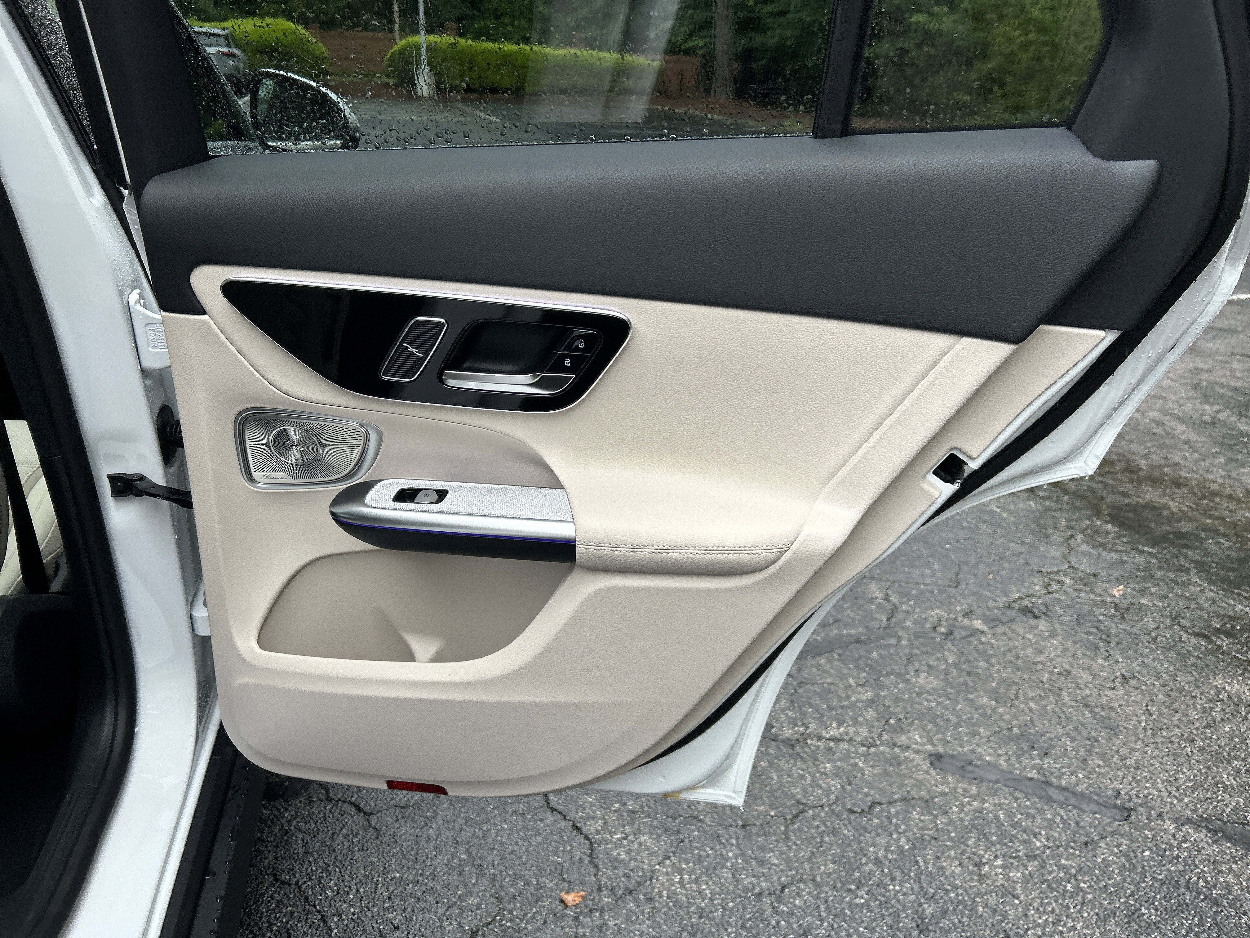 New 2026 MANUFAKTUR Moonlight White Metallic Mercedes-Benz GLC 300 SUV image 38