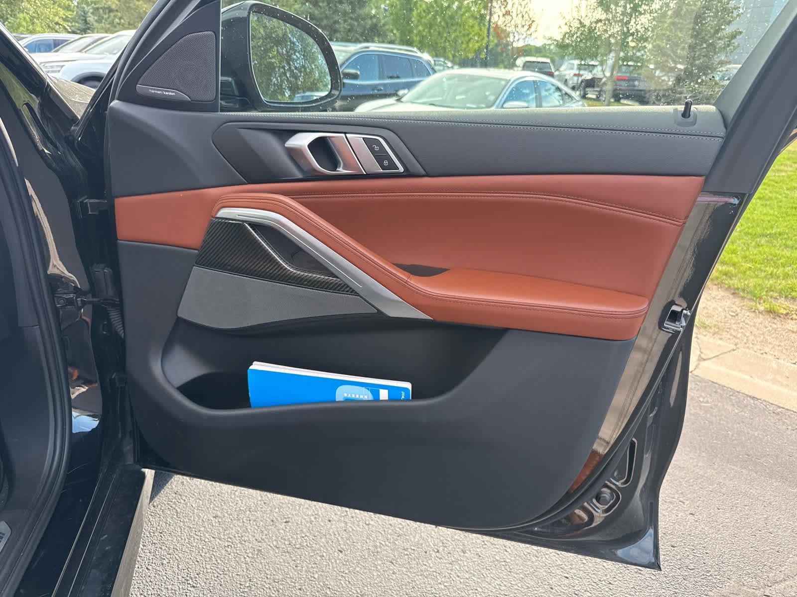 Used 2023 Black Sapphire Metallic BMW M50i image 8