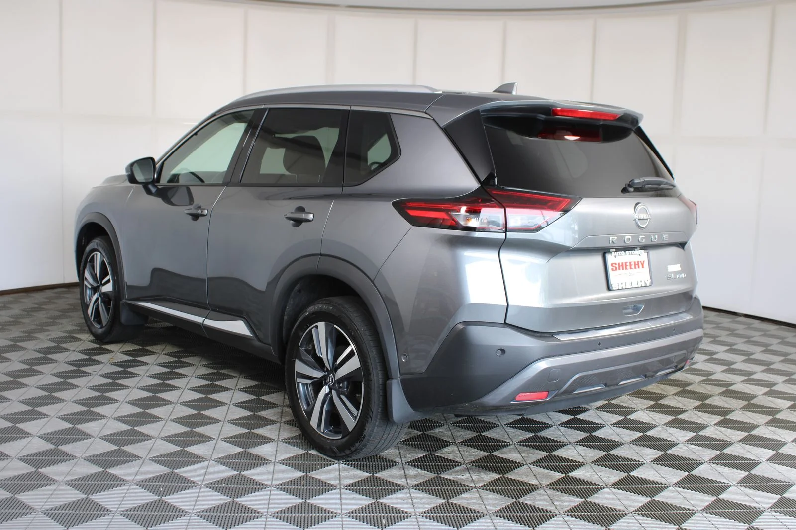 Used 2023 Gray Nissan SL image 4