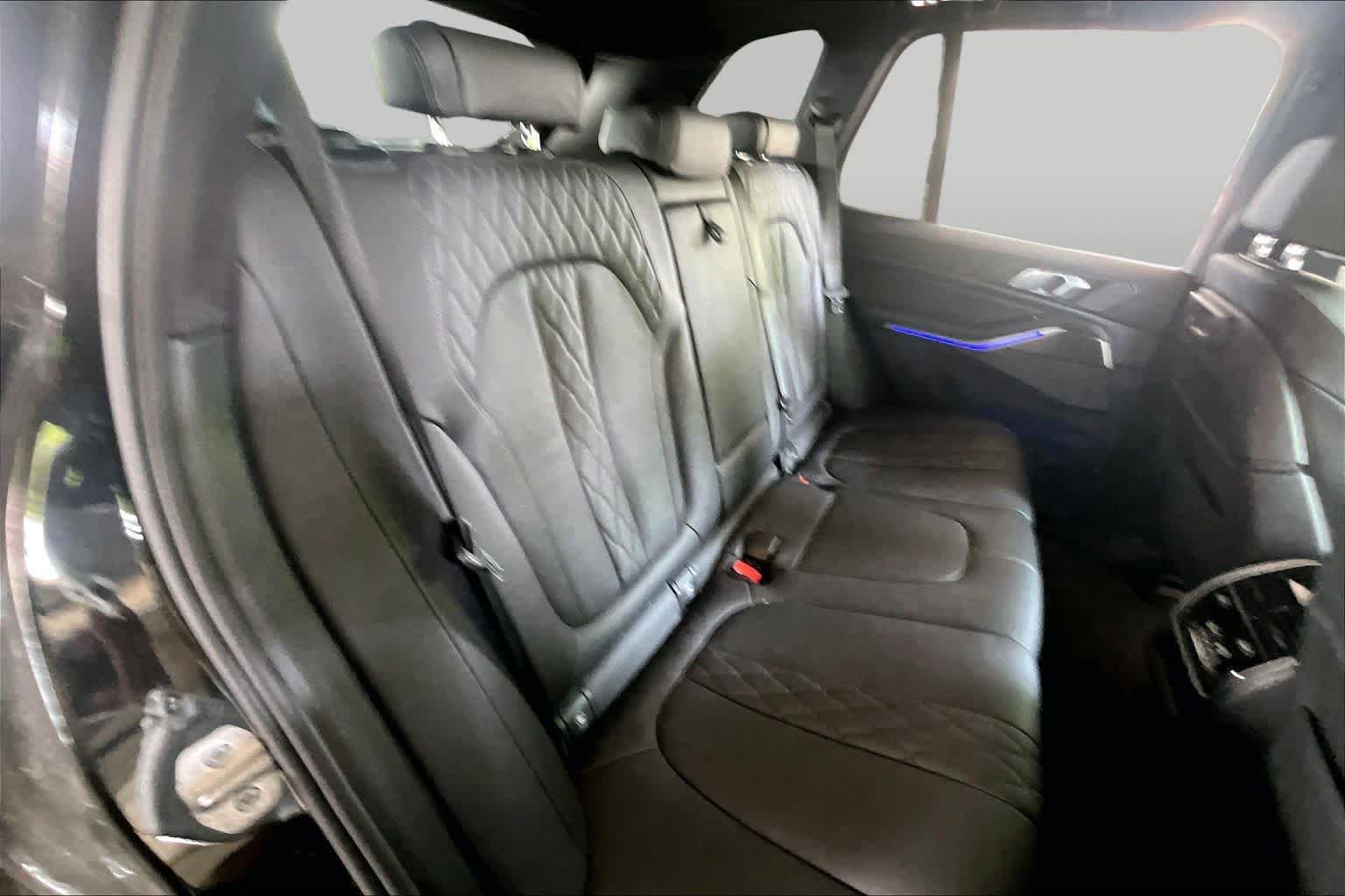 Used 2021 Black Sapphire Metallic BMW sDrive40i image 19