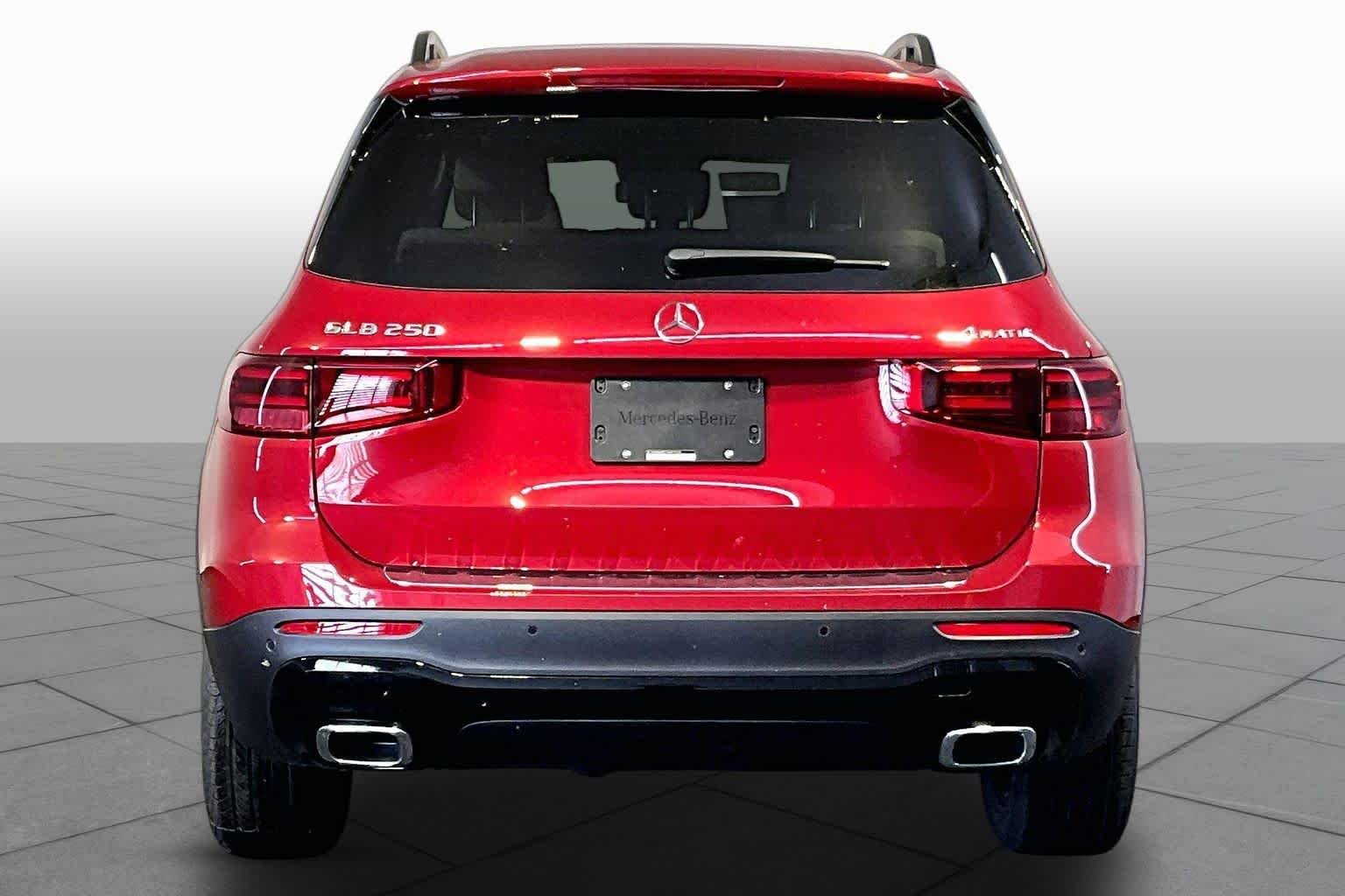 New 2026 MANUFAKTUR Patagonia Red Metallic Mercedes-Benz GLB 250 image 4