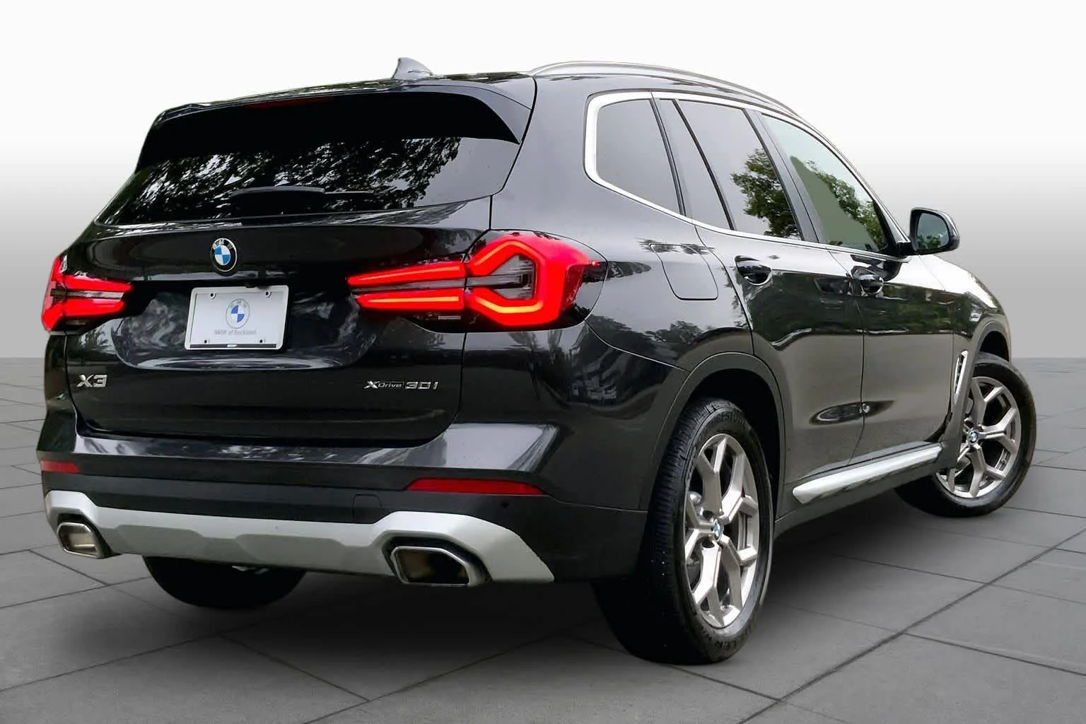 Used 2022 Dark Graphite Metallic BMW xDrive30i image 12