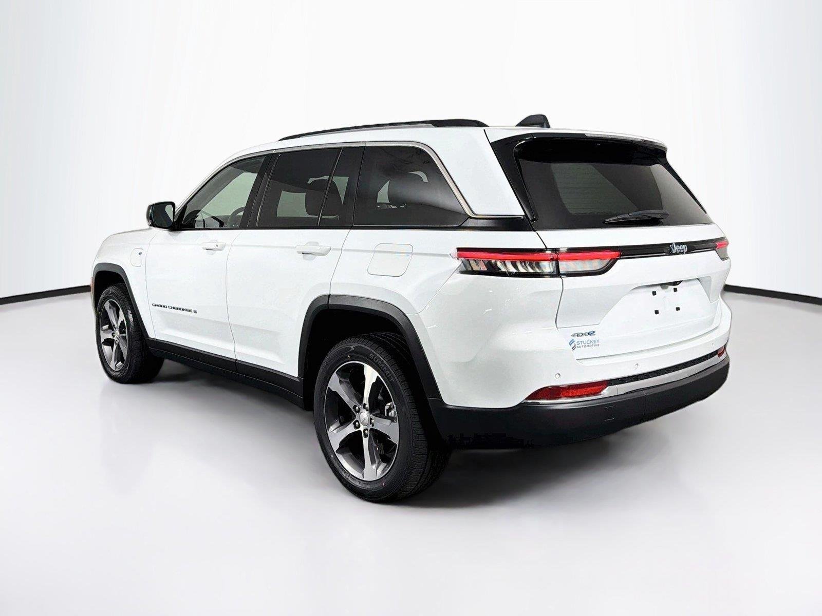 Used 2022 Bright White Clearcoat Jeep  image 9