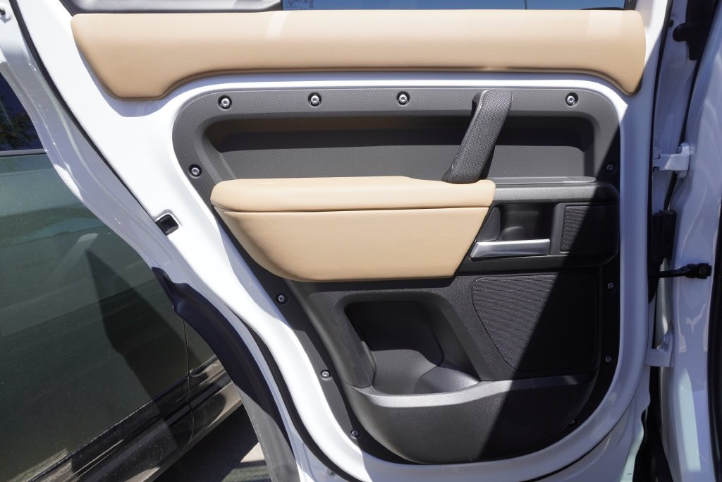 New 2026 Fuji White Land Rover V8 image 28
