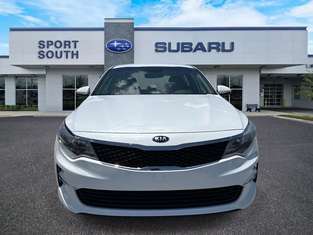 Used 2018 White Kia LX image 9