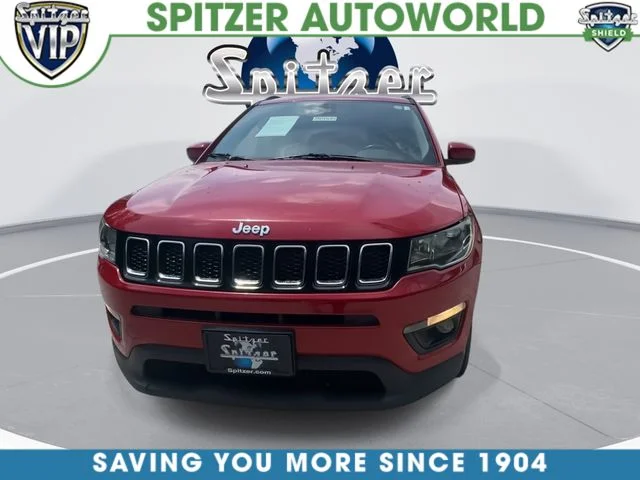 Used 2019 Red Jeep Latitude image 3