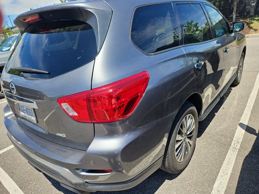 Used 2020 Gray Nissan S image 3