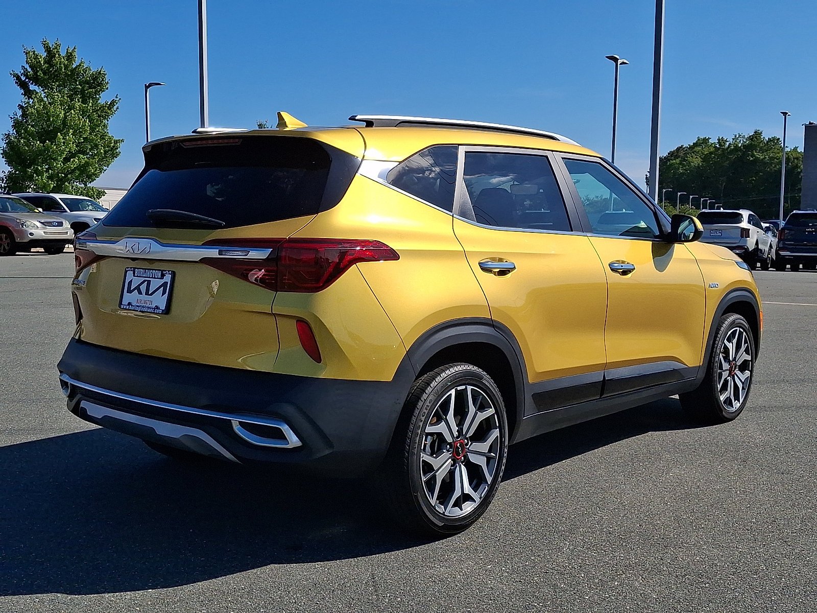 Certified Used 2023 Starbright Yellow Kia SX image 6