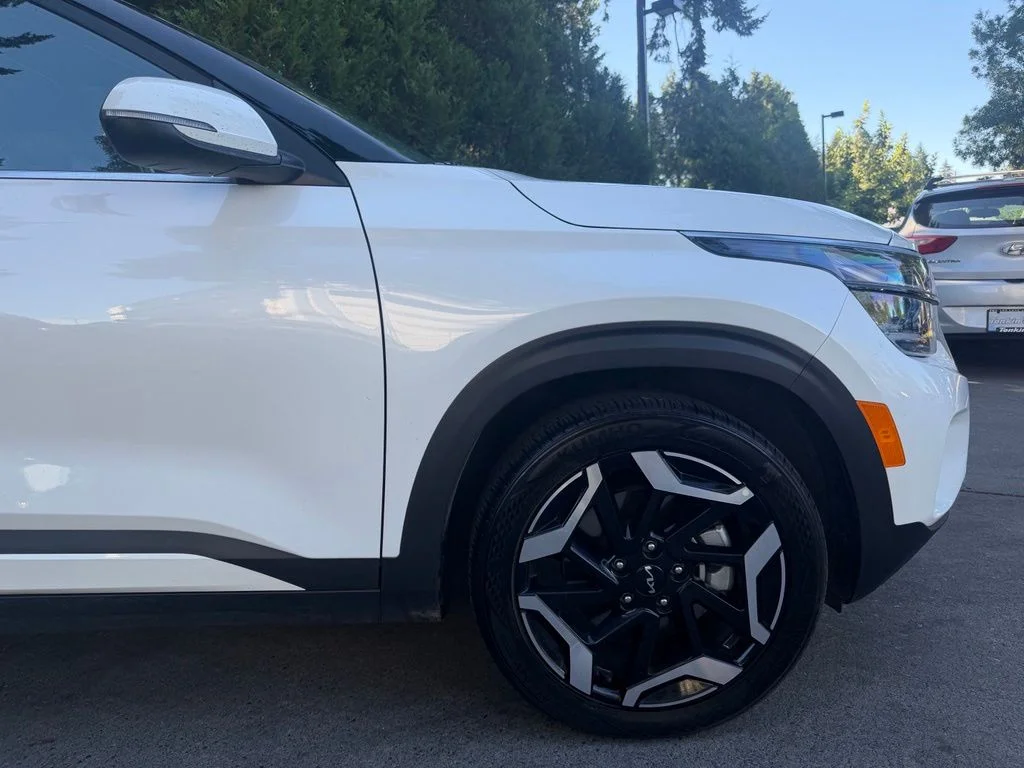 Used 2024 Snow White Pearl Kia SX image 3