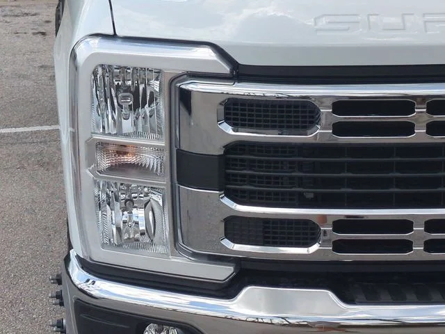 2025 Ford F-350 Super Duty Chassis Cab XL - Photo 10