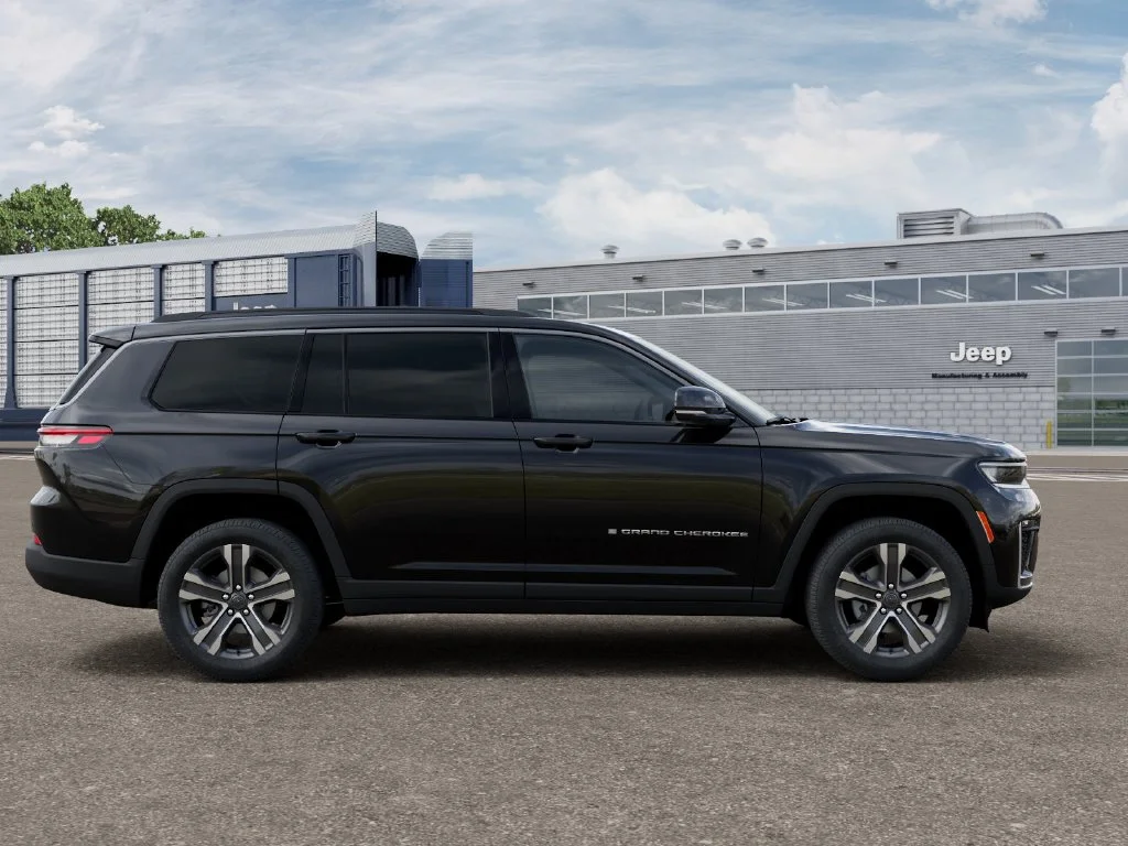 New 2027 High-Gloss Black Paint Jeep Limited image 21