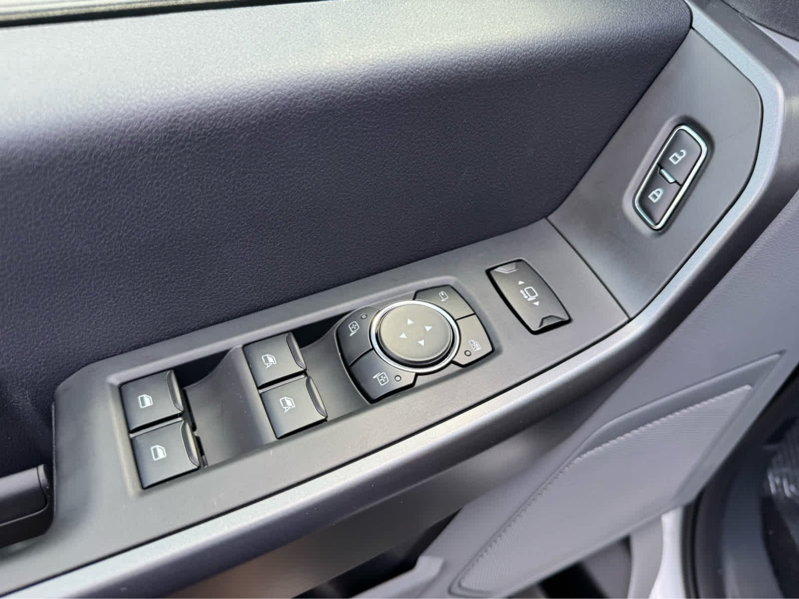 New 2027 Oxford White Ford XLT image 14