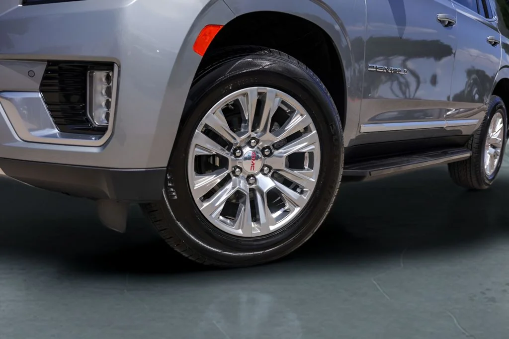 Used 2024 Silver GMC Denali image 4