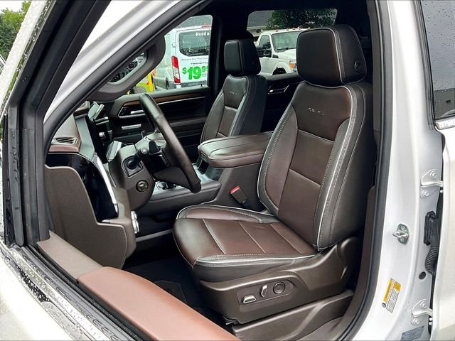 Used 2023 White GMC Denali image 21
