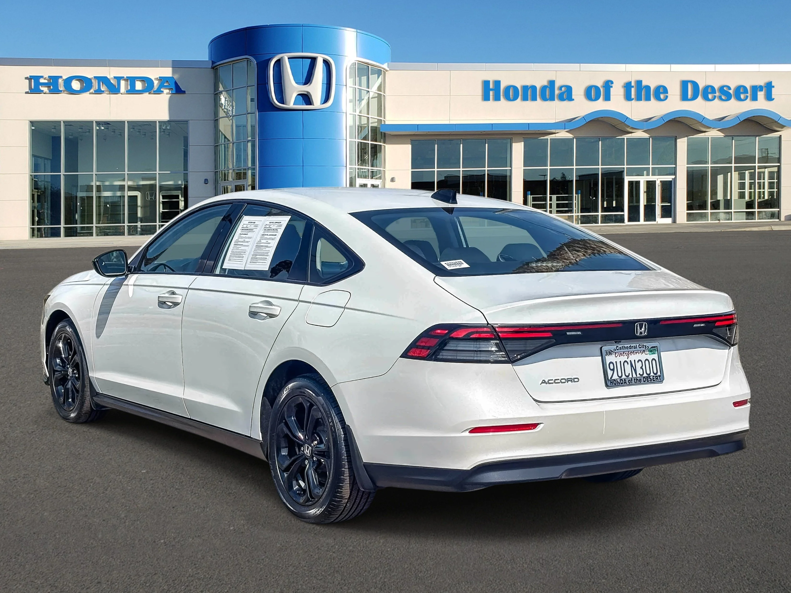 Certified Used 2025 Platinum White Pearl Honda SE image 4