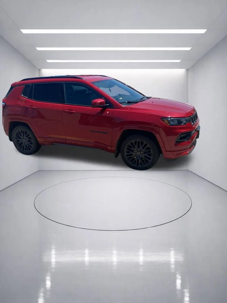Used 2022 Redline Pearlcoat Jeep Limited image 4