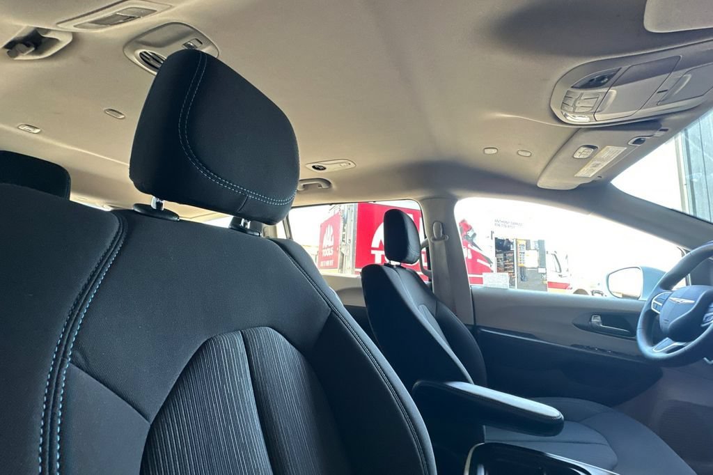 2021 Chrysler Pacifica Touring - Photo 18