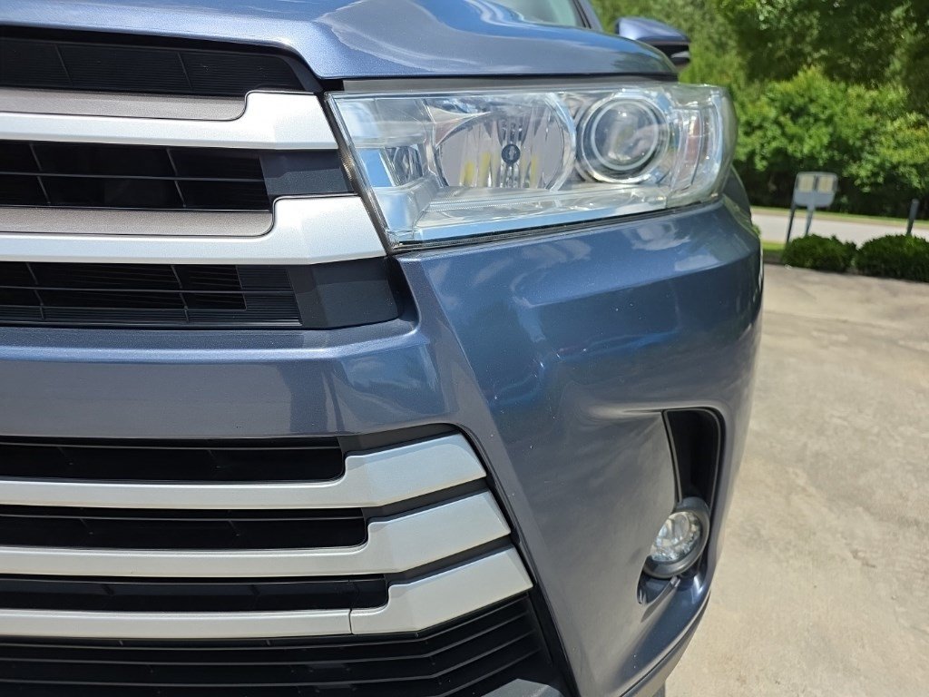 Used 2019 Shoreline Mist Toyota XLE image 6