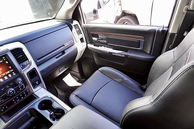 Used 2017 Silver Ram Laramie image 33
