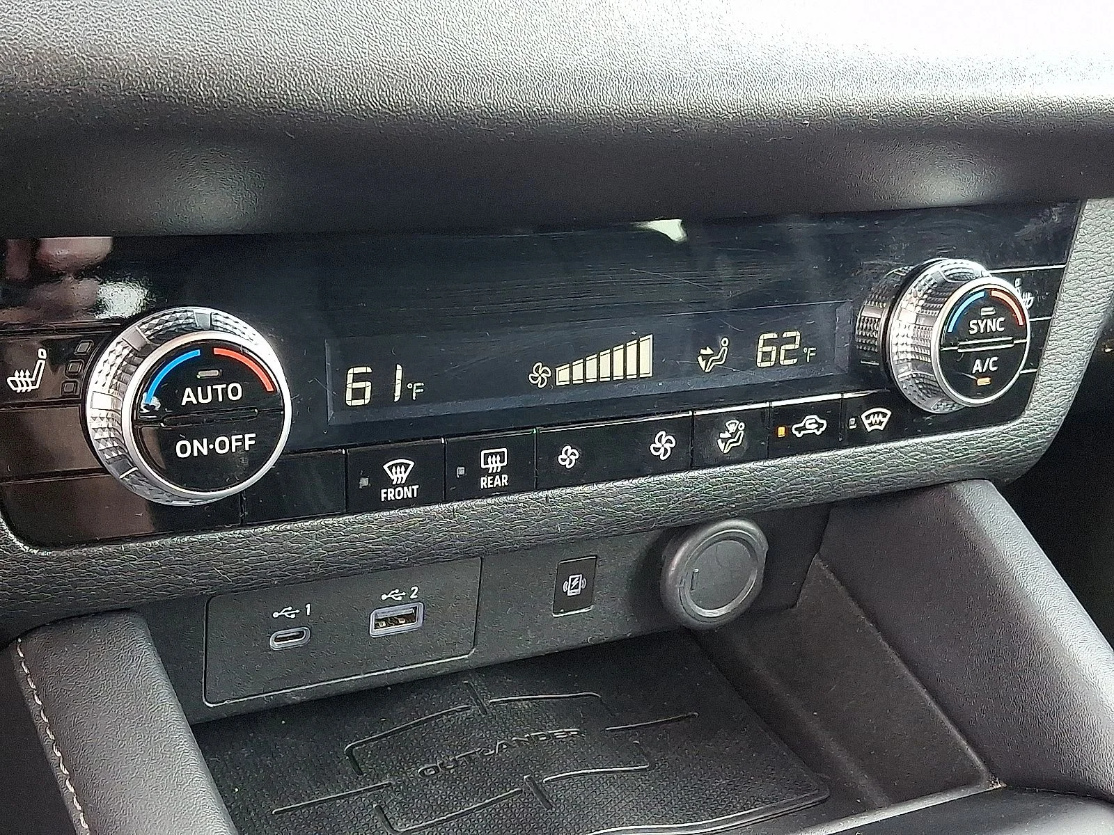 Used 2022  Mitsubishi SE image 15