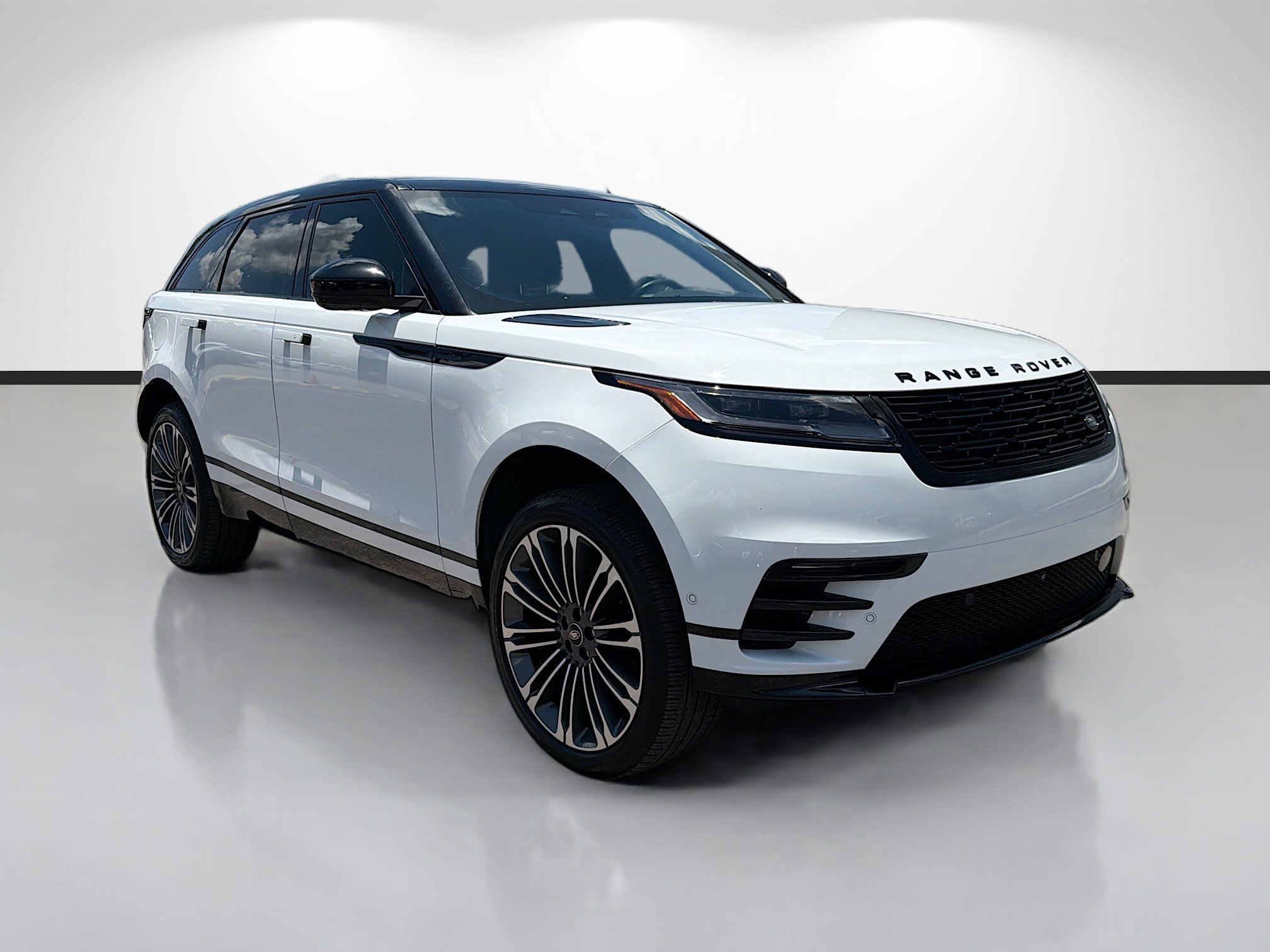 Certified Used 2024 Fuji White Land Rover Dynamic SE image 7