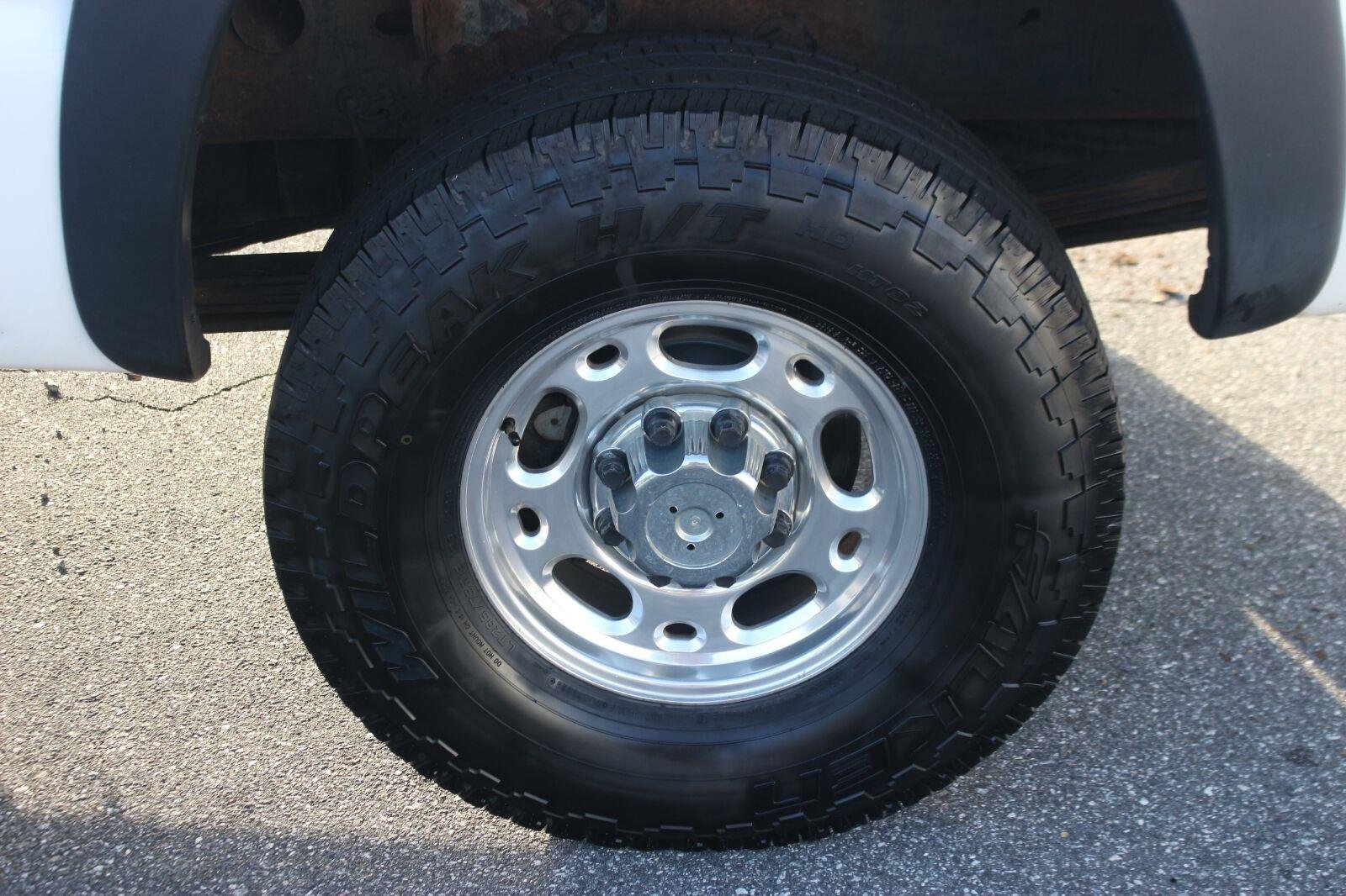 Used 2007 Summit White Chevrolet Work Truck image 29
