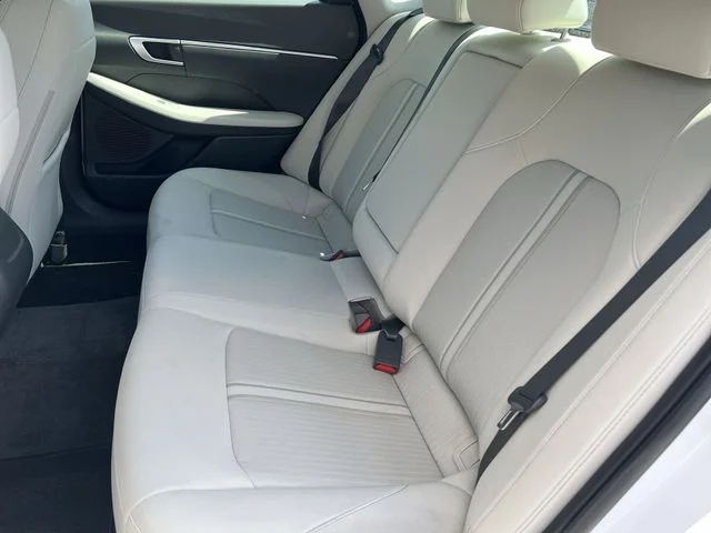 Used 2025 White Hyundai SEL image 36