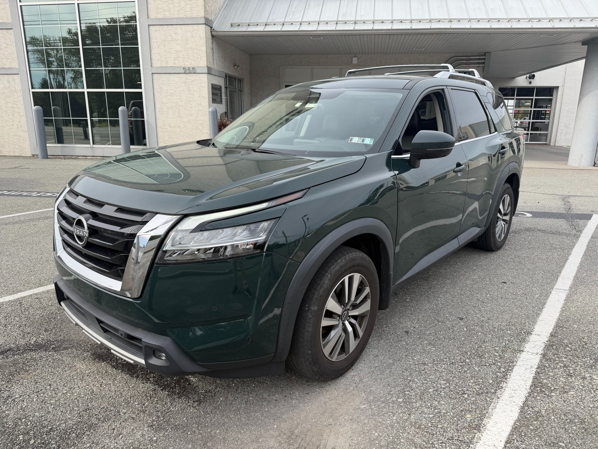 Used 2022 Obsidian Green Pearl Nissan SL image 2