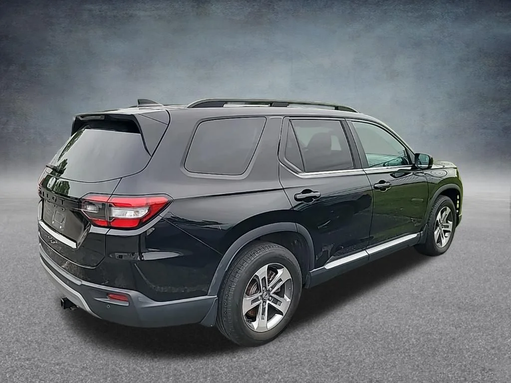 Used 2025  Honda EX-L image 2