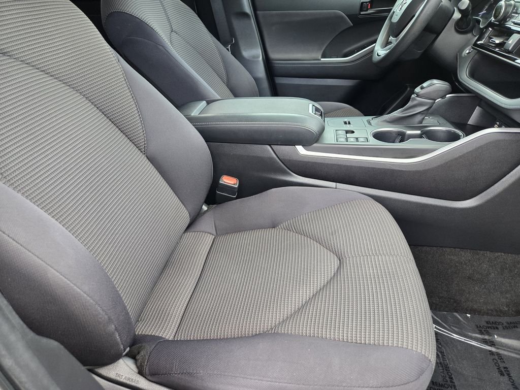 Used 2023 Silver Toyota L image 9