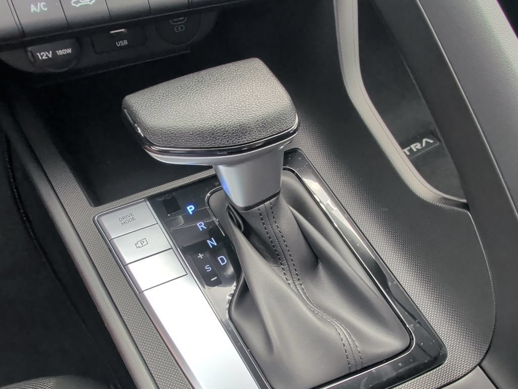 New 2026 Abyss Black Hyundai SE image 31