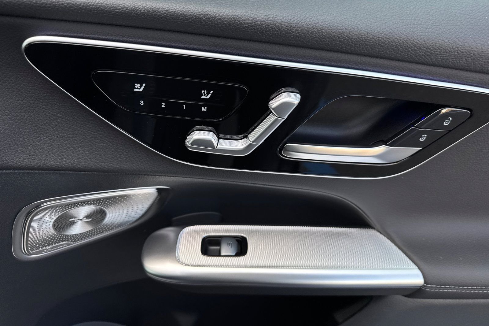 New 2026 MANUFAKTUR Alpine Grey Mercedes-Benz GLC 300 image 35