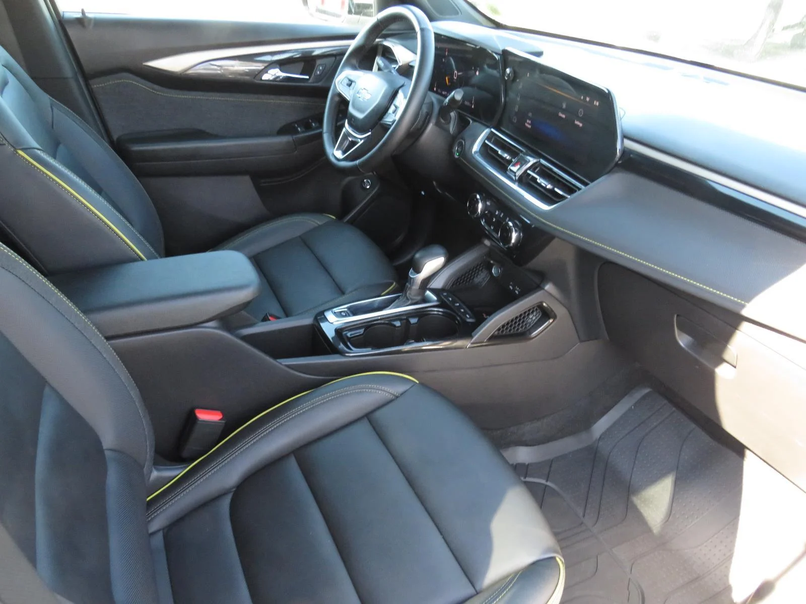 Used 2025 Pearl Chevrolet ACTIV image 28