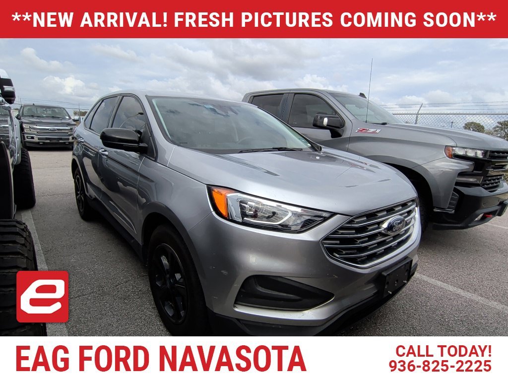 Used 2022 Iconic Silver Metallic Ford SE image 1