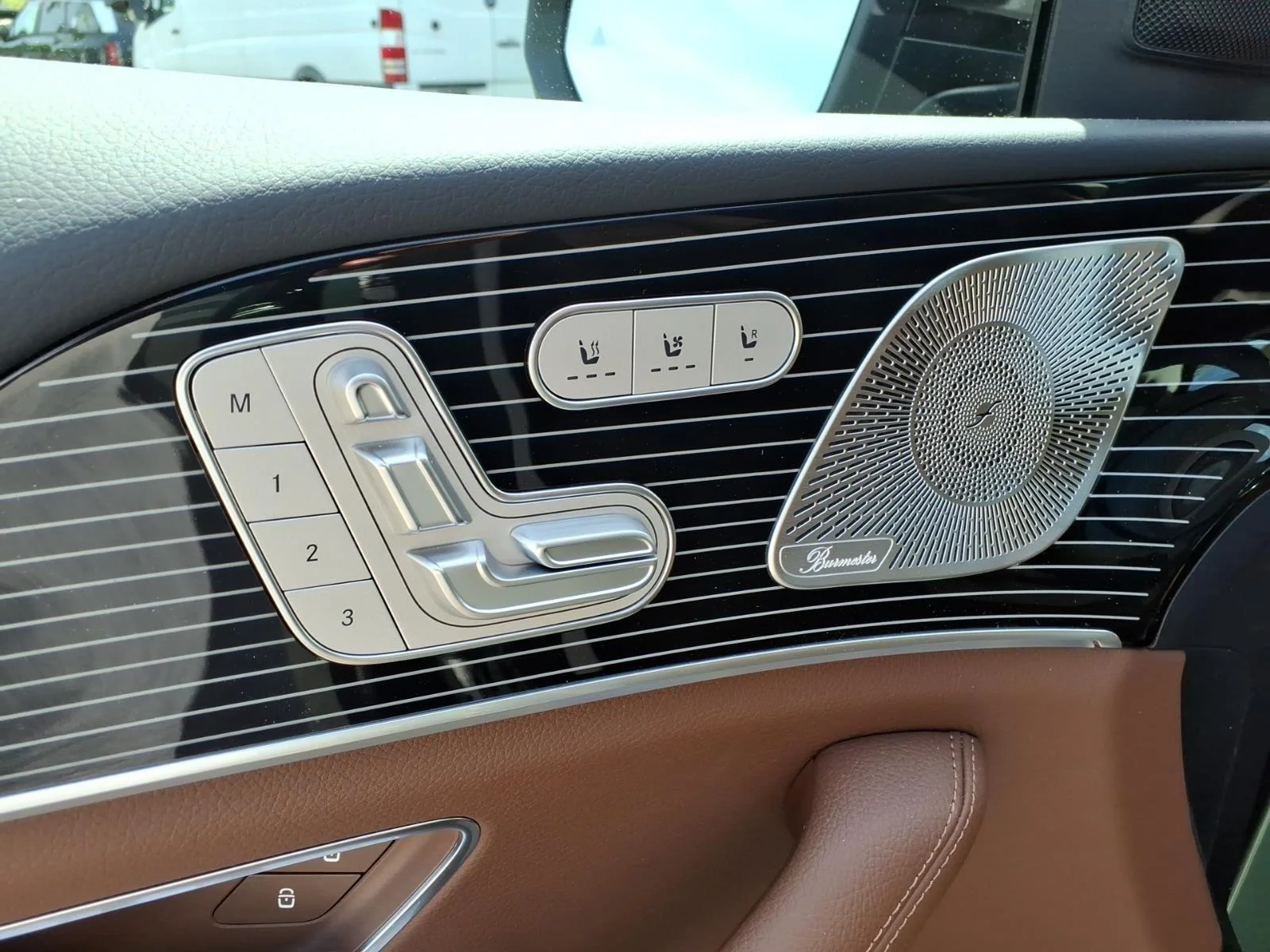 New 2026 MANUFAKTUR Ireland Mid Green Metallic Mercedes-Benz GLS 450 image 13