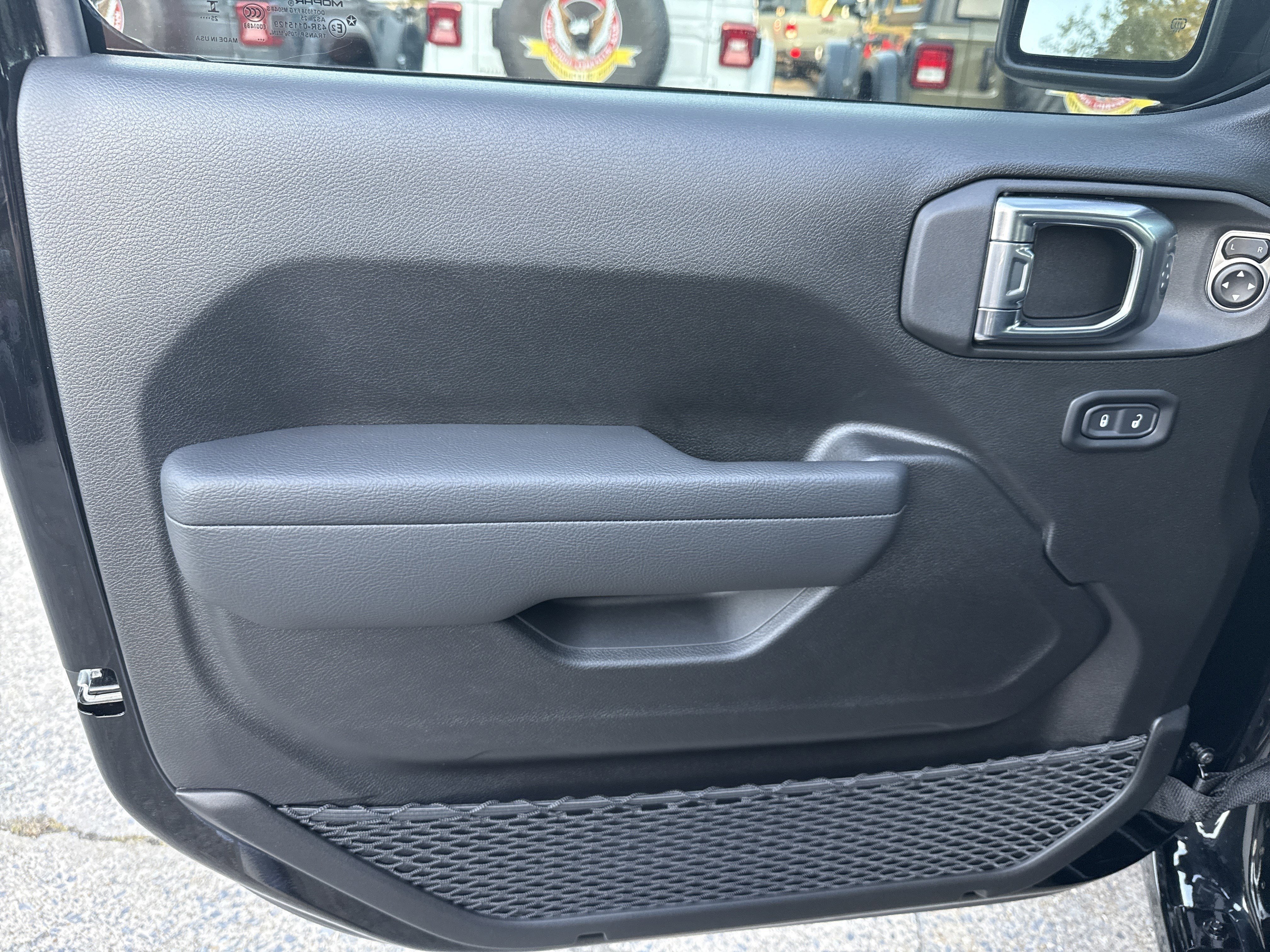 New 2026 Black Clear-Coat Exterior Paint Jeep Sport S image 10