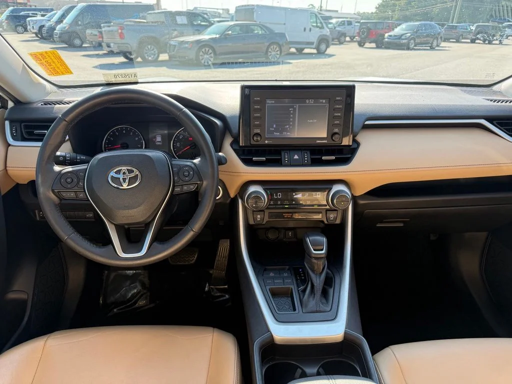Used 2021 White Toyota XLE Premium image 7
