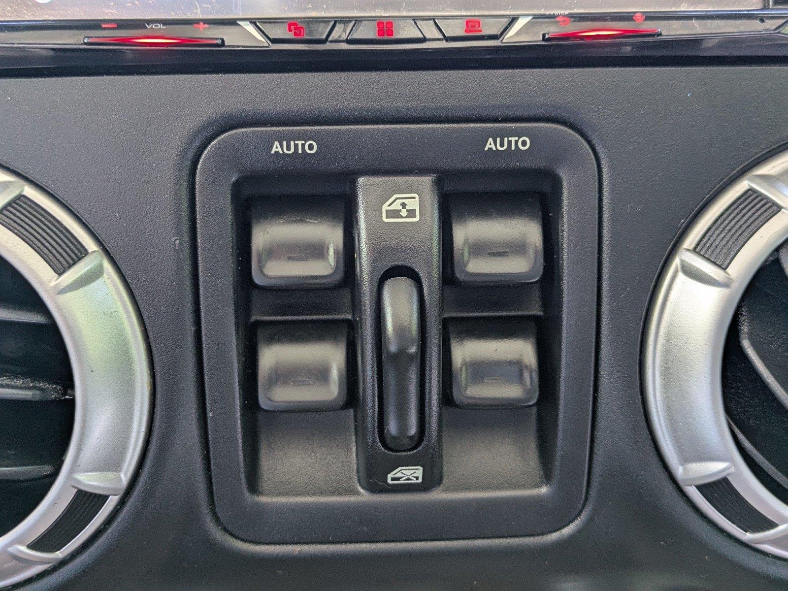 Used 2015 Bright White Clearcoat Jeep Rubicon image 20