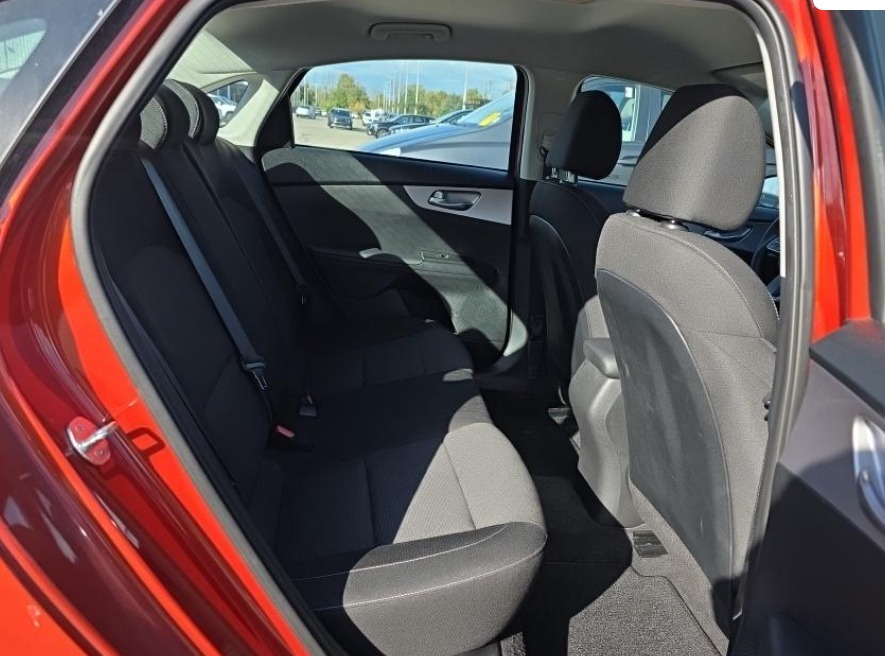 Used 2023 Red Kia LXS image 4