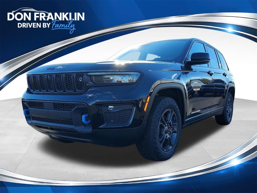 New 2024 Diamond Black Crystal Pearl-Coat Exterior Paint Jeep Trailhawk 4xe image 1