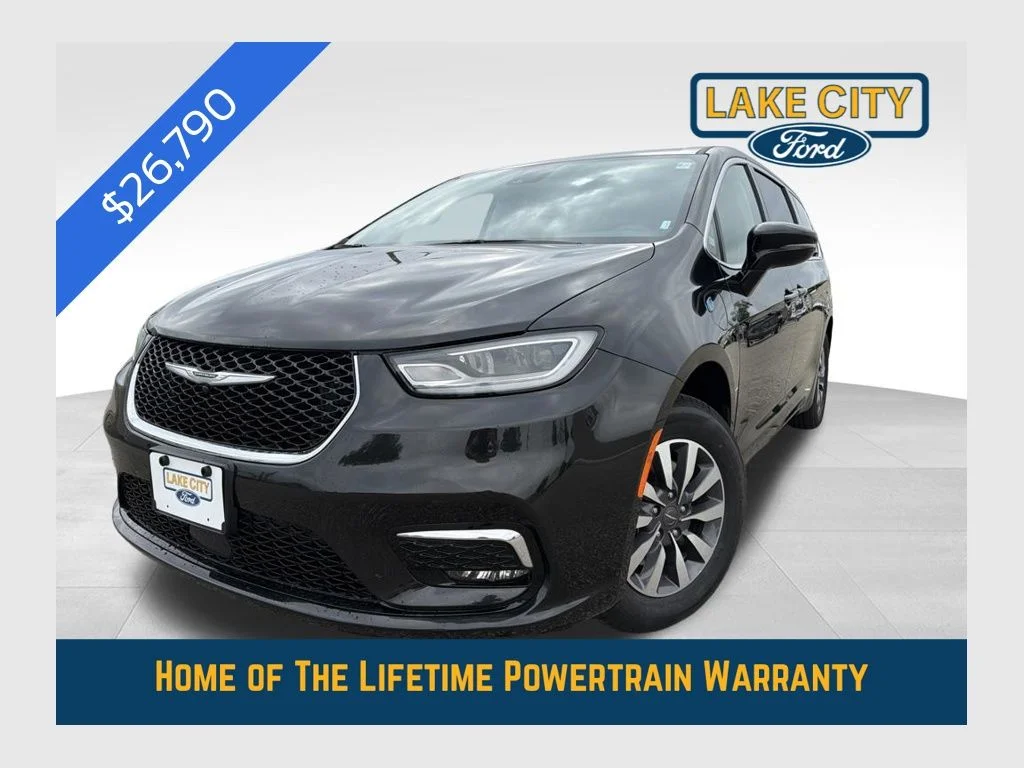 2024 Chrysler Pacifica Hybrid Select PHEV's photo