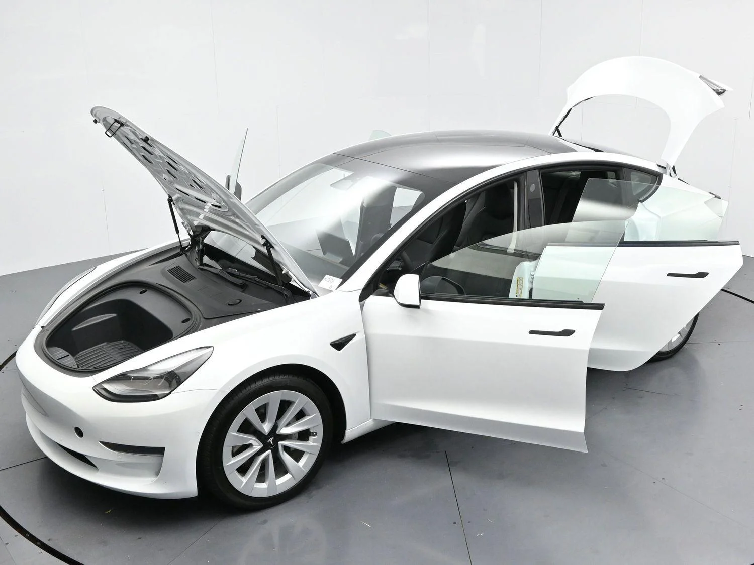 Used 2022 Pearl White Multi-Coat Tesla Base image 31