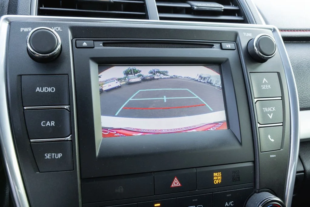 Used 2016 Blizzard Pearl Toyota SE image 18