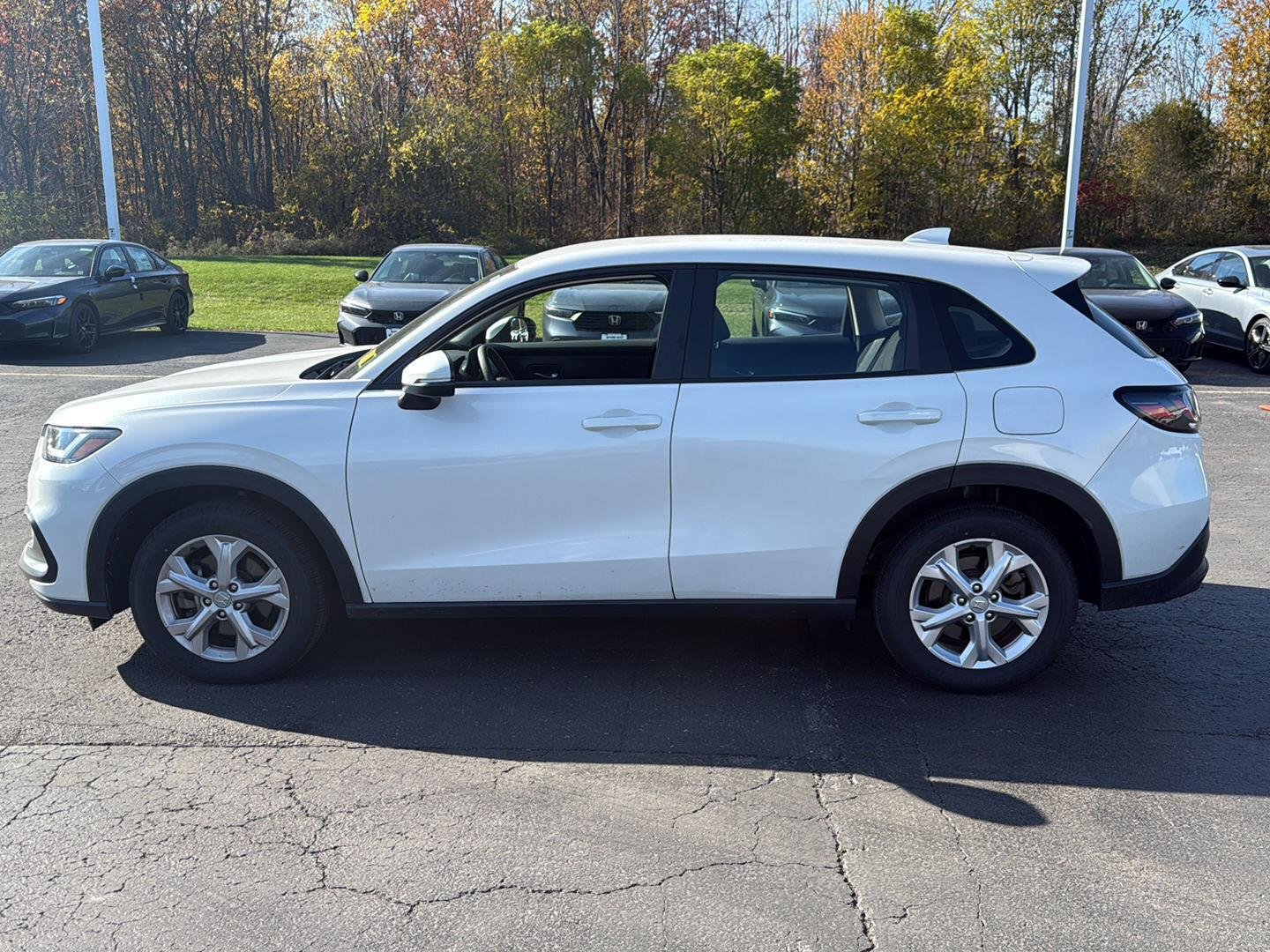 Used 2024 Platinum White Pearl Honda LX image 10