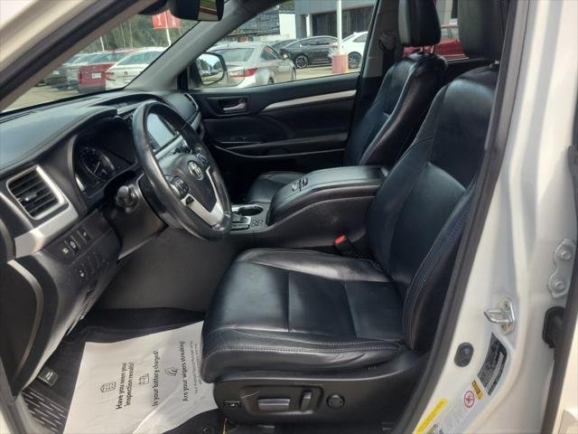 Certified Used 2017 BLIZZARD PEARL Toyota  image 14