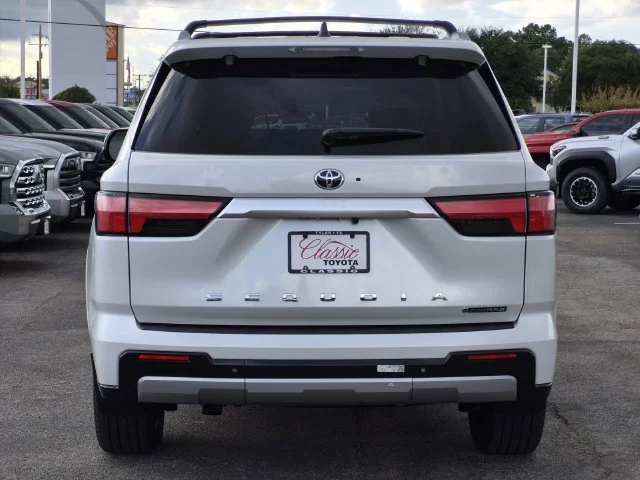 New 2026 Wind Chill Pearl <sup>1</sup> Toyota  Capstone image 4