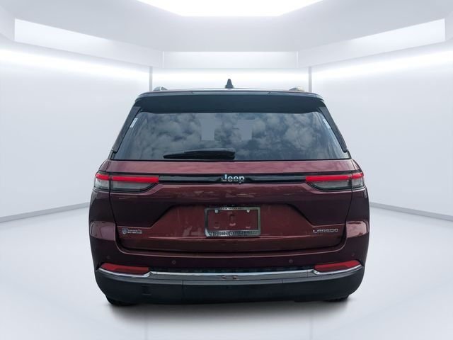 Used 2023 Red Jeep Laredo image 4