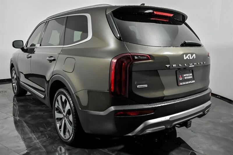 Used 2022 Dark Moss Kia S image 7