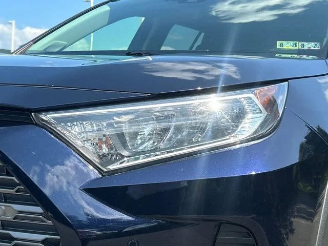 Used 2019  Toyota Limited image 9